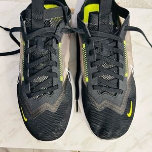 Nike Black and Green  Sneakers with Breathable Mesh